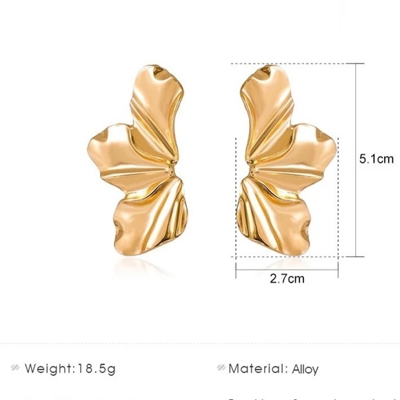 FRENCH Petal Silver Stud Earrings - Picture 4 of 7